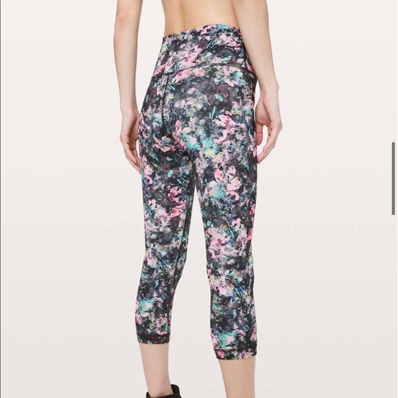 Lululemon Wunder Under Crop 21” 8 - Picture 3 of 8